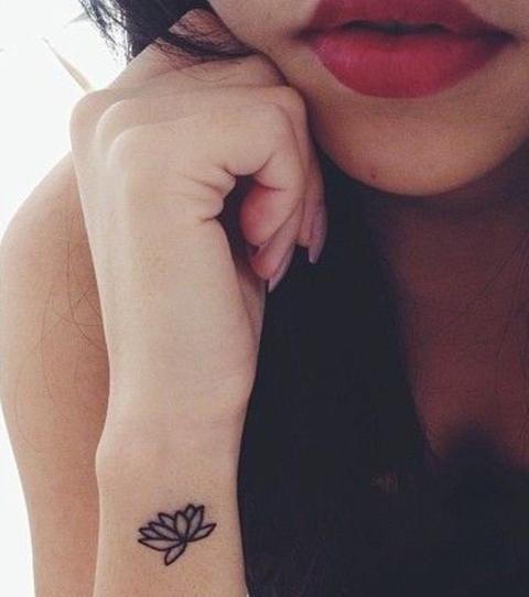 Tattoos frau kleine Kleine Frauen
