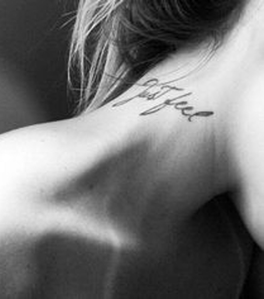 tattoos frauen schriftzug