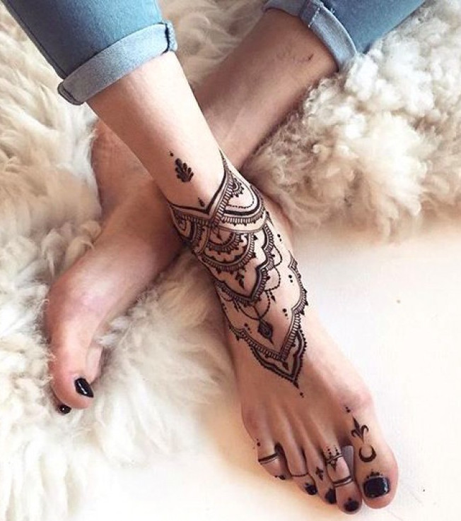 Spitzenmuster Tattoo Arm