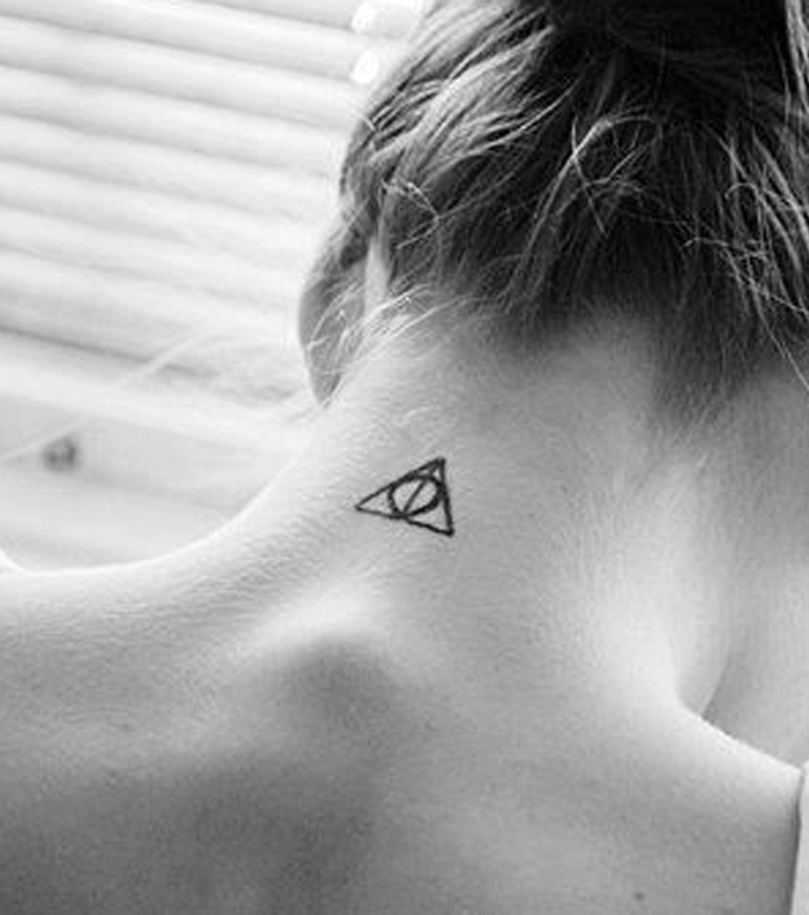 Nacken frauen tattoo motive Filigrane Tattoos