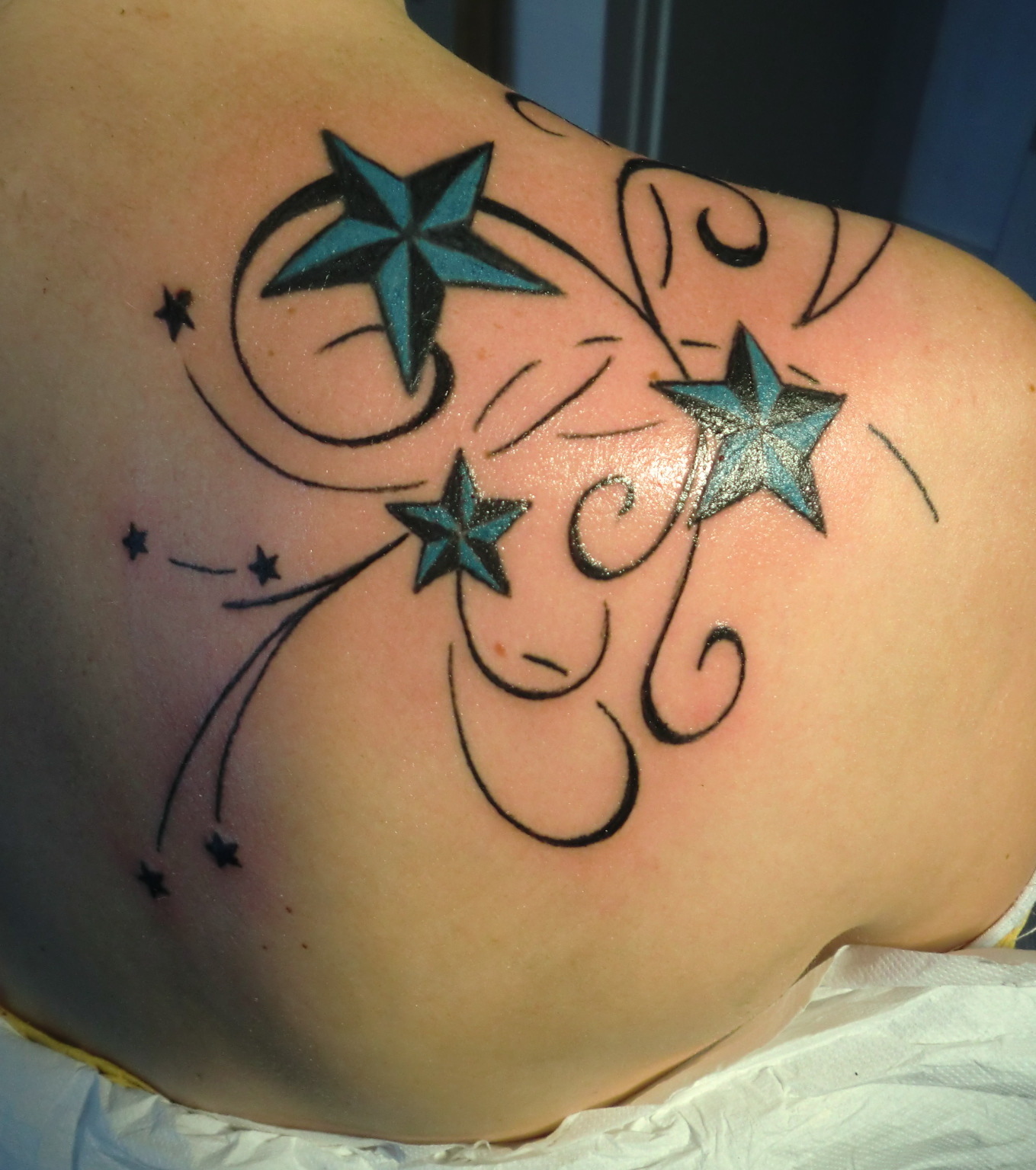 Sterne tattoo arm frau Tattoo Sterne