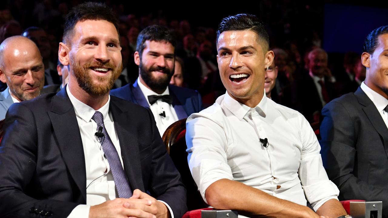 Foto von Messi und Ronaldo könnte eine Referenz auf eine der größten  Schachpartien der Geschichte sein, die mit einem Remis endete - Fußball